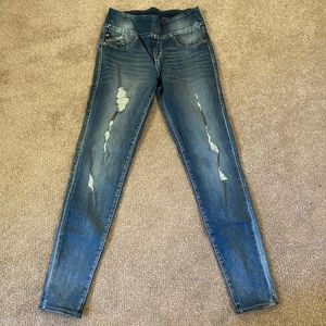 Women’s Rock & Republic Fever pull on distressed jeans, size 4